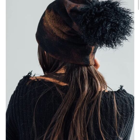 Arae Aura Wool Beanie Hat Onyx Shibori Mongolian Lamb Pom Pom Brown Black main image 8